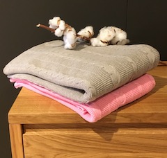 beide en roze deken
